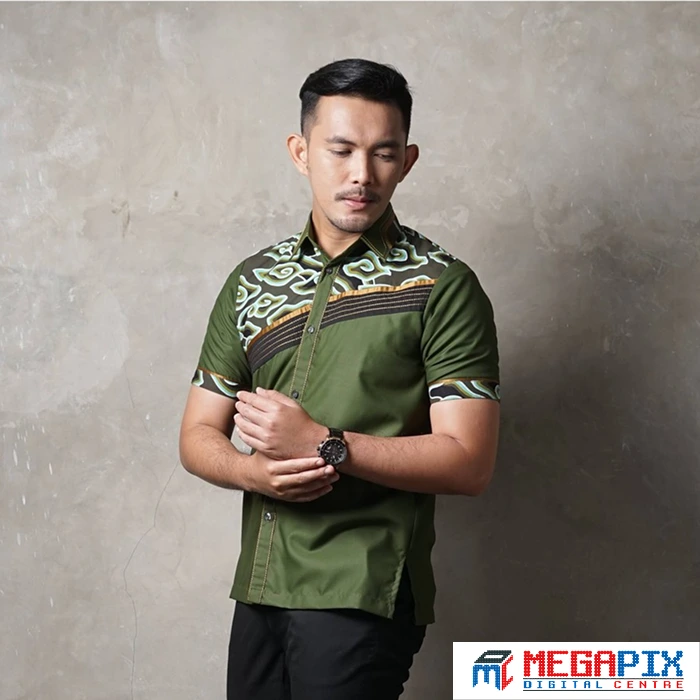 ilustrasi batik kombinasi polos pria